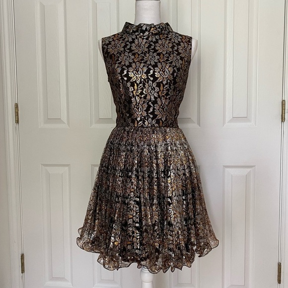 Lilli Diamond California- Vintage Collectors Lace Floral Metallic Mini Dress - Picture 8 of 13